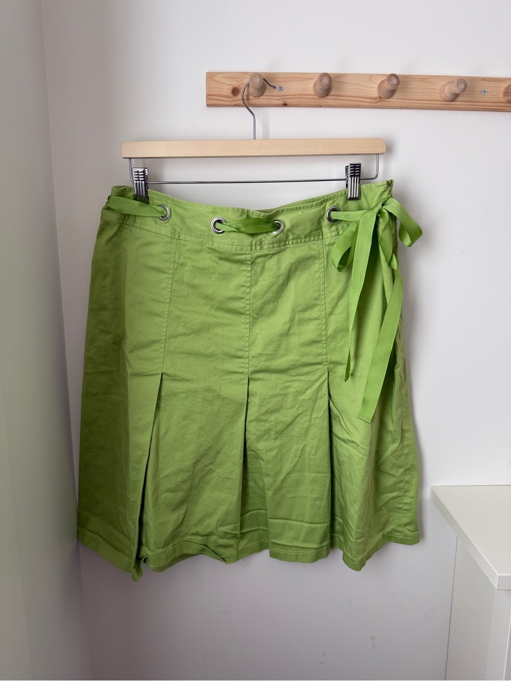 90’s Jessica Green Tie-Waist Pleated Skirt - Women - Size 12
